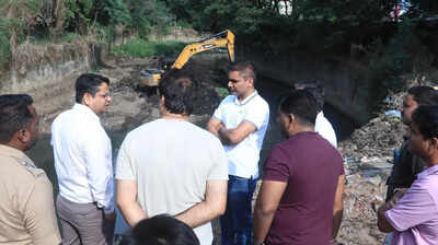 Cut power & water supply if occupants of unsafe buildings don’t shift: KMC commissioner to civic officials at pre-monsoon readiness review meeting