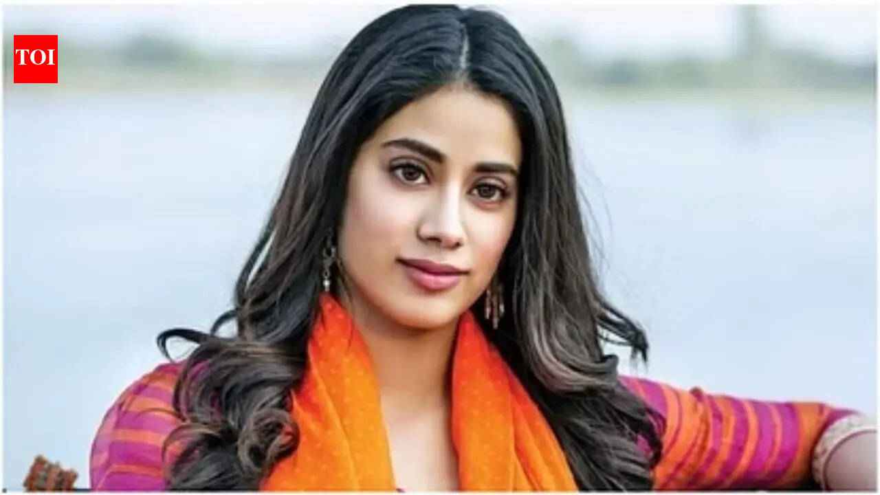 ‘Sorry to whoever’s eye I hit...’; Janhvi Kapoor’s reaction after playing cricket with Pat Cummins wins hearts