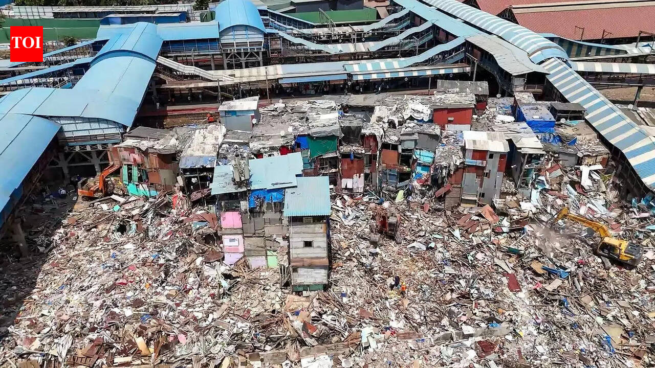 16 arrested for rioting &amp; stone pelting during demolition drive in Mumbai’s Bandra East