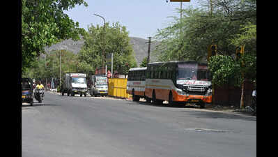 Unauthorised pvt buses halt on Shanti Path, choke traffic
