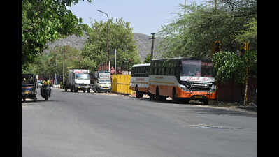 Unauthorised pvt buses halt on Shanti Path, choke traffic
