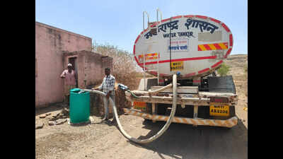 As youths migrate, Maharashtra village elders bear the brunt of deepening water crisis