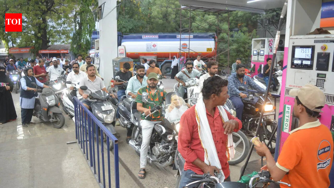 Diesel shortage hits parts of state, long queues at pumps in Sambhajinagar