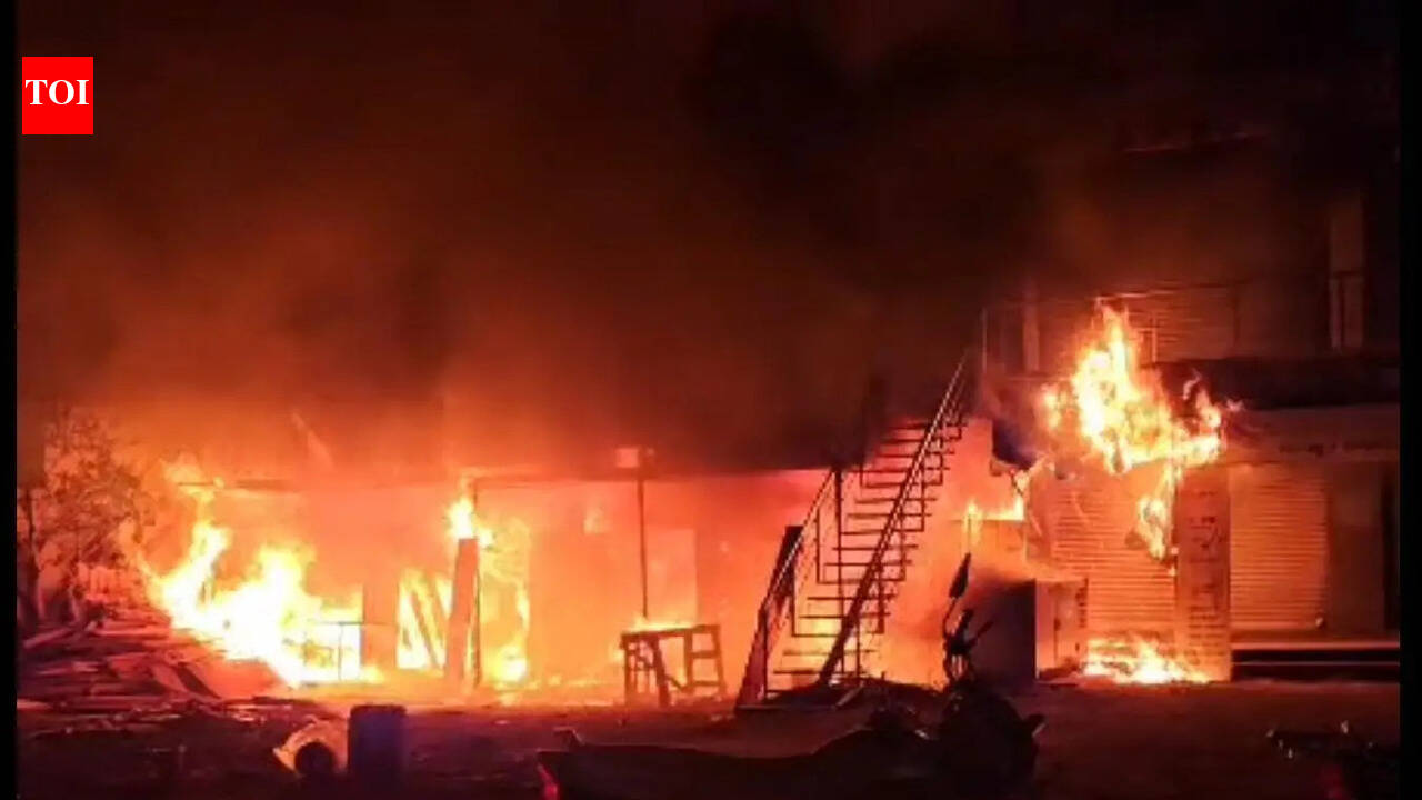 Six shops in Tembhurni's market gutted in fire