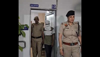 Cabbie molests passenger, lands in police net after 90-min chase