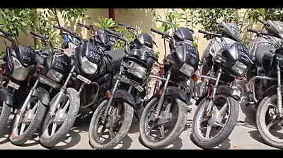 What’s cooking? Chhole kulche, paratha & robbery plan