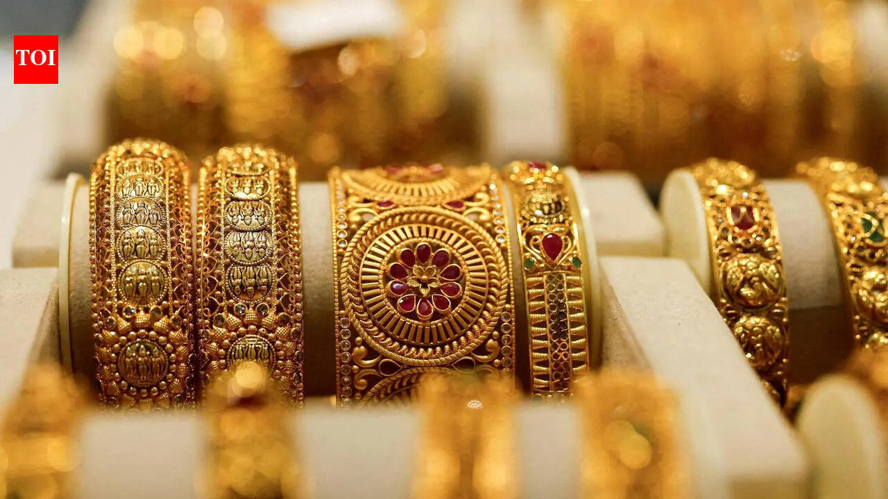Woman loses gold jewellery worth ₹1.8L after she tries to help boy