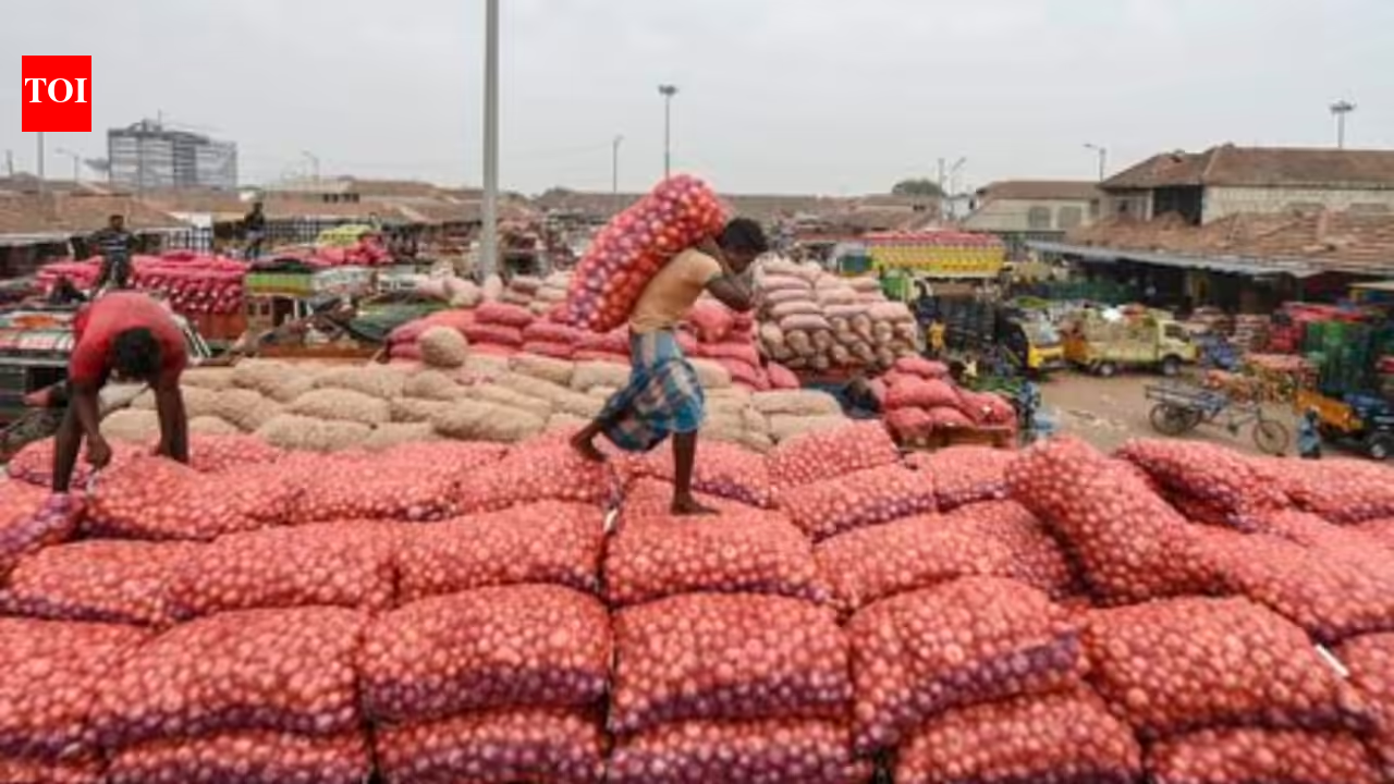 In a 1st, jobs in informal sector hit 15cr mark: Centre