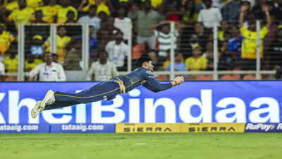 Shubman Gill silences CSK crowd with a stunning screamer to dismiss Shivam Dube - Watch