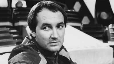 Michael Keating passes distant  astatine  79; tributes poured successful  for 'EastEnders' star