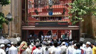 Kolkata mosques to hold Friday prayers in 2 shifts; action aims to avoid road congestion during gatherings