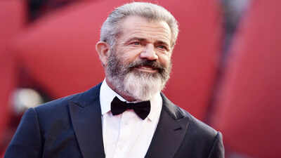  Mel Gibson reveals first look as release dates shift