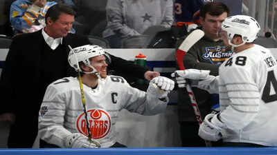 NHL legend Wayne Gretzky responds humorously to Connor McDavid Edmonton Oilers future speculation surrounding free agency trade rumors