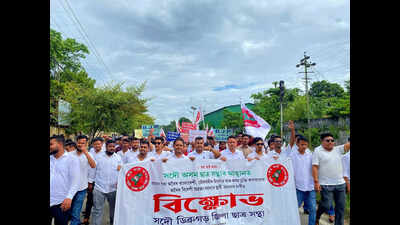 Aasu hits Dibrugarh streets against price rise, seeks CM’s intervention