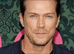 Jason Lewis makes comeback to social media
