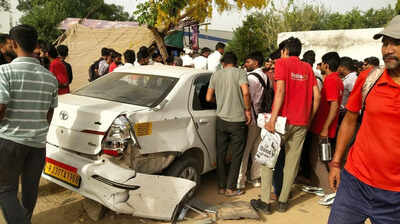 One killed, 2 hurt as speeding taxi crashes into tea stall on Jaipur highway