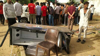 One killed, 2 hurt as speeding taxi crashes into tea stall on Jaipur highway