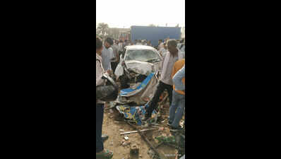 One killed, 2 hurt as speeding taxi crashes into tea stall on Jaipur highway