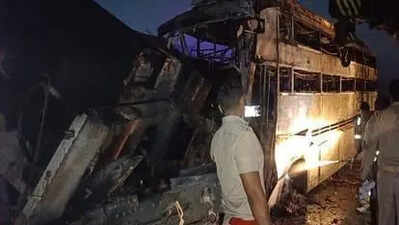 2 charred to death as bus rams truck on Agra e-way