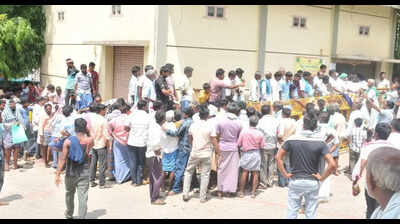 Farmers fume as agri dept fails to distribute seeds on time