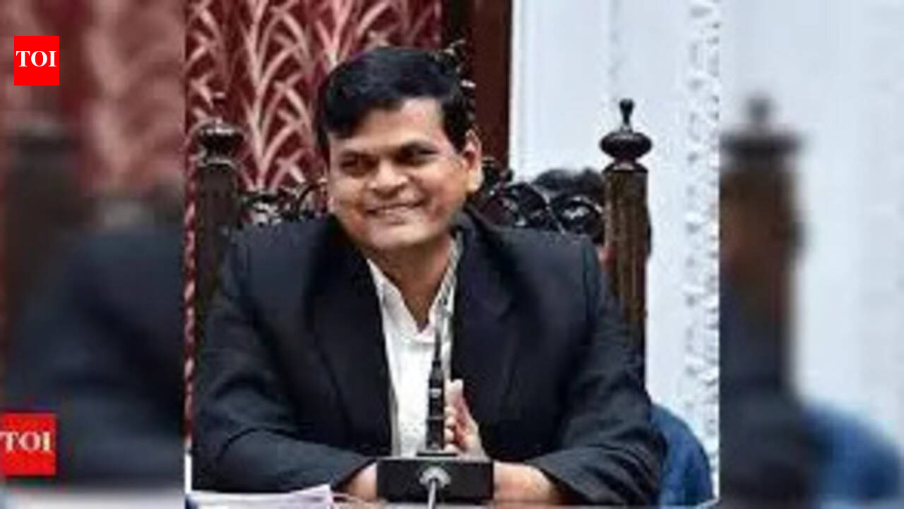 Kumaragurubaran to head commercial taxes and religious endowments; Prakash to head Revenue while Karthikeyan moved to TIDCO in IAS reshuffle
