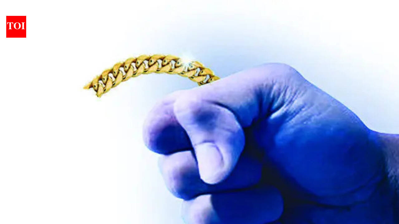 Elderly woman cheated of jewellery worth Rs1.5L