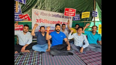 Lab technicians continue protest in Doon; seek regular recruitment, oppose privatisation of govt labs