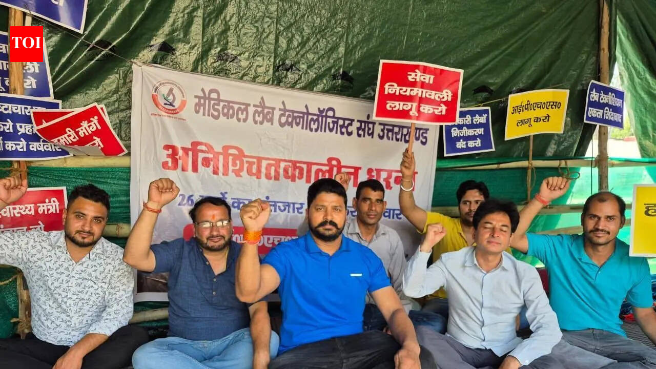 Lab technicians continue protest in Doon; seek regular recruitment, oppose privatisation of govt labs