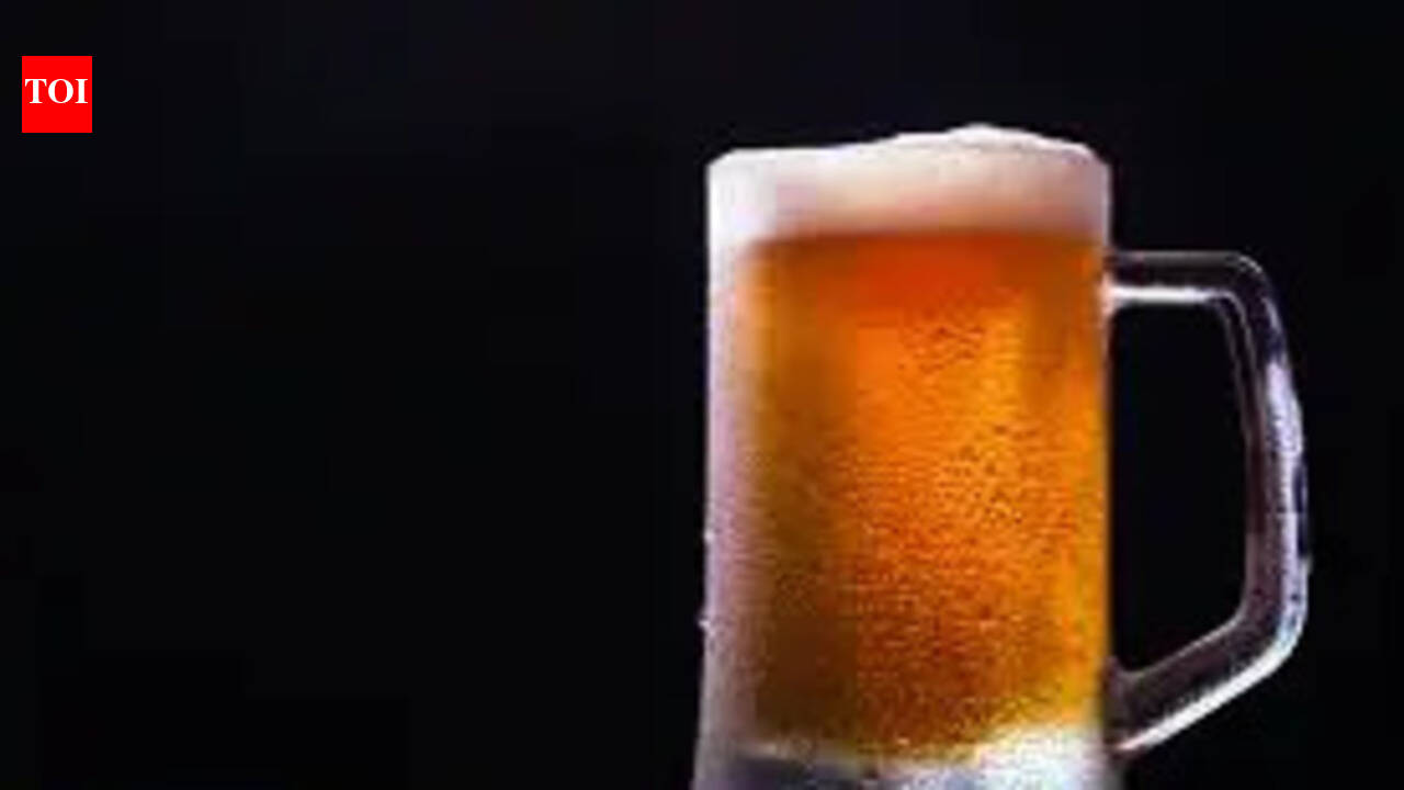 Keep calm &amp; pour a cold one! As heatwave bakes Andhra Pradesh, tipplers head straight for the fizz