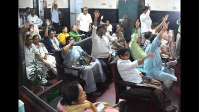 After KMC no-House order, Trinamool reps meet at councillors’ club in HQ