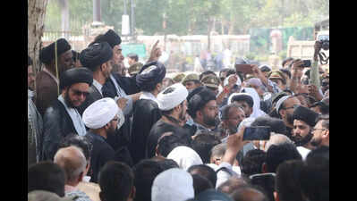 Shia clerics oppose construction works near Rumi Darwaza