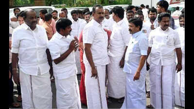 Rebel AIADMK camp warming up to EPS-led group, keen for a reconciliation