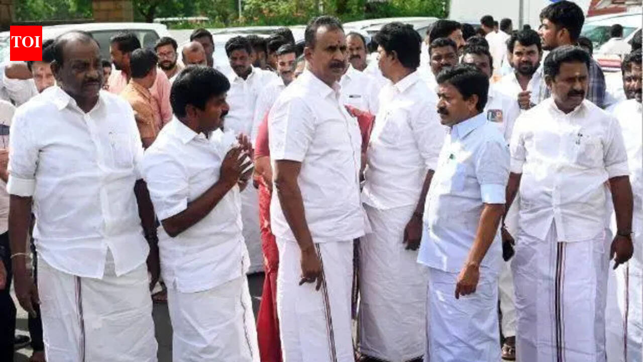Rebel AIADMK camp warming up to EPS-led group, keen for a reconciliation