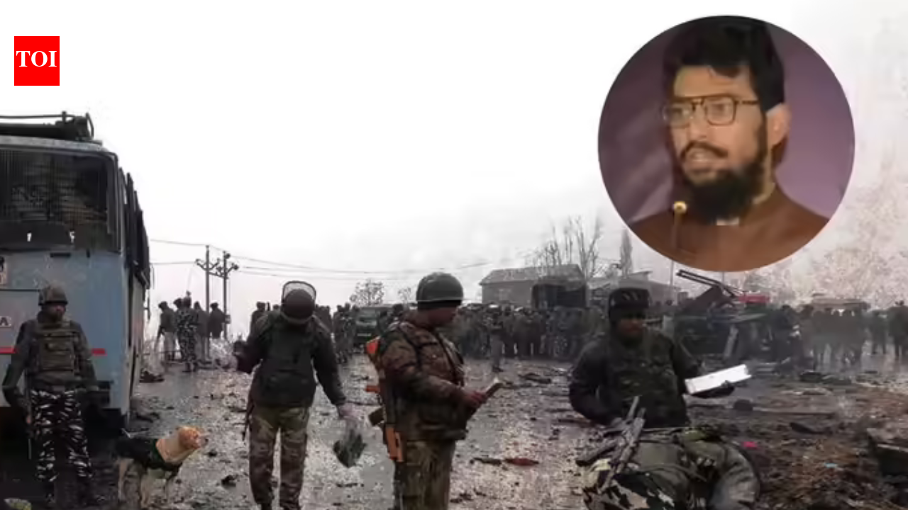 Hizbul &amp; Al Badr chiefs join ISI men at burial of Pulwama mastermind Hamza Burhan in Pak