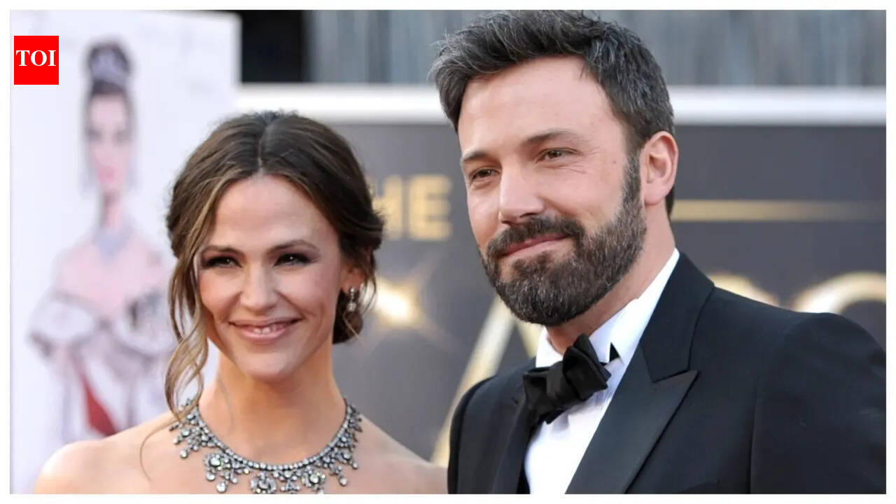 Jennifer Garner and ex-husband Ben Affleck REUNITE; former couple twin in blue on day out in Los Angeles - PICS
