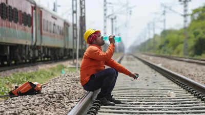  India reels under severe heatwave conditions; nationwide alert till May 28