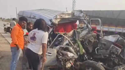 Karnataka road mishap: 5 killed as cruiser collides with lorry in Kalaburagi