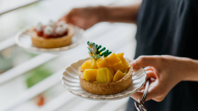 Mangoes don't cause pimples, but how you eat them might: Here's what a dermatologist says