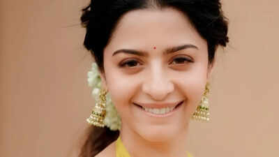 Vedhika WARNS fans against scam calls and OTP requests; reveals her mother’s phone number was hacked