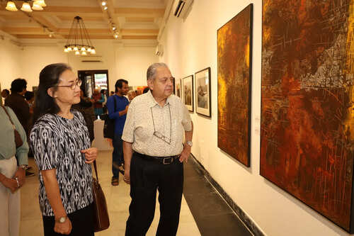 Beyond lineages: Art across generations comes into dialogue