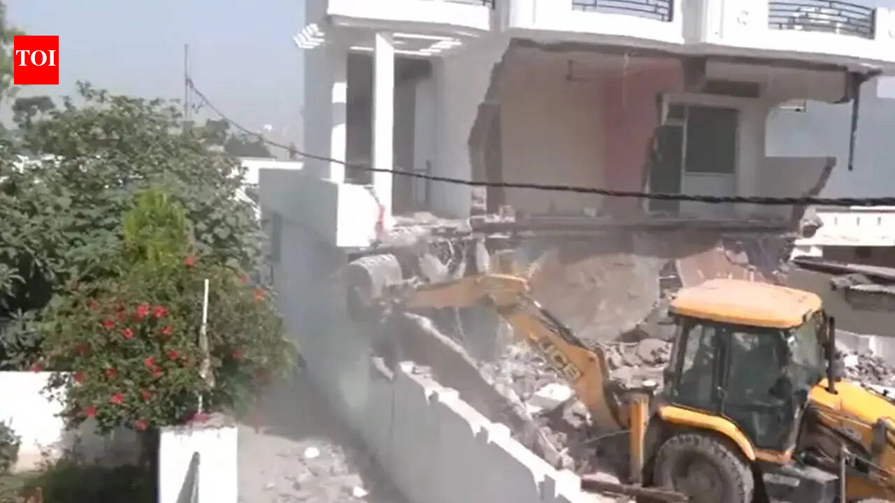 J&amp;K authorities demolish house of drug trafficker