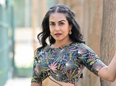 Kannada TV actress Aarthi Padubidri slams trolls over her fashion statement