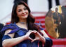 Aishwarya makes sure to pose with fans, netizens say she has a heart of a queen: VIDEO