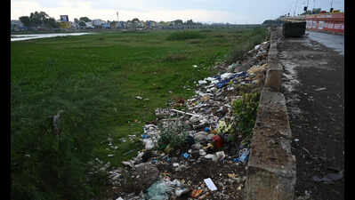 Waste dumping, burning along Vaigai banks raise pollution concerns in Madurai