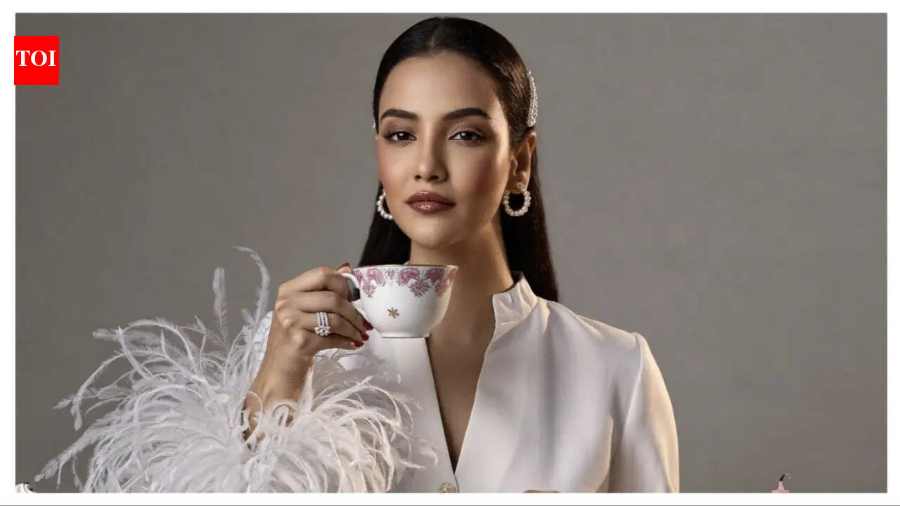Tia Bajpai flies from London to Lucknow to celebrate birthday with family