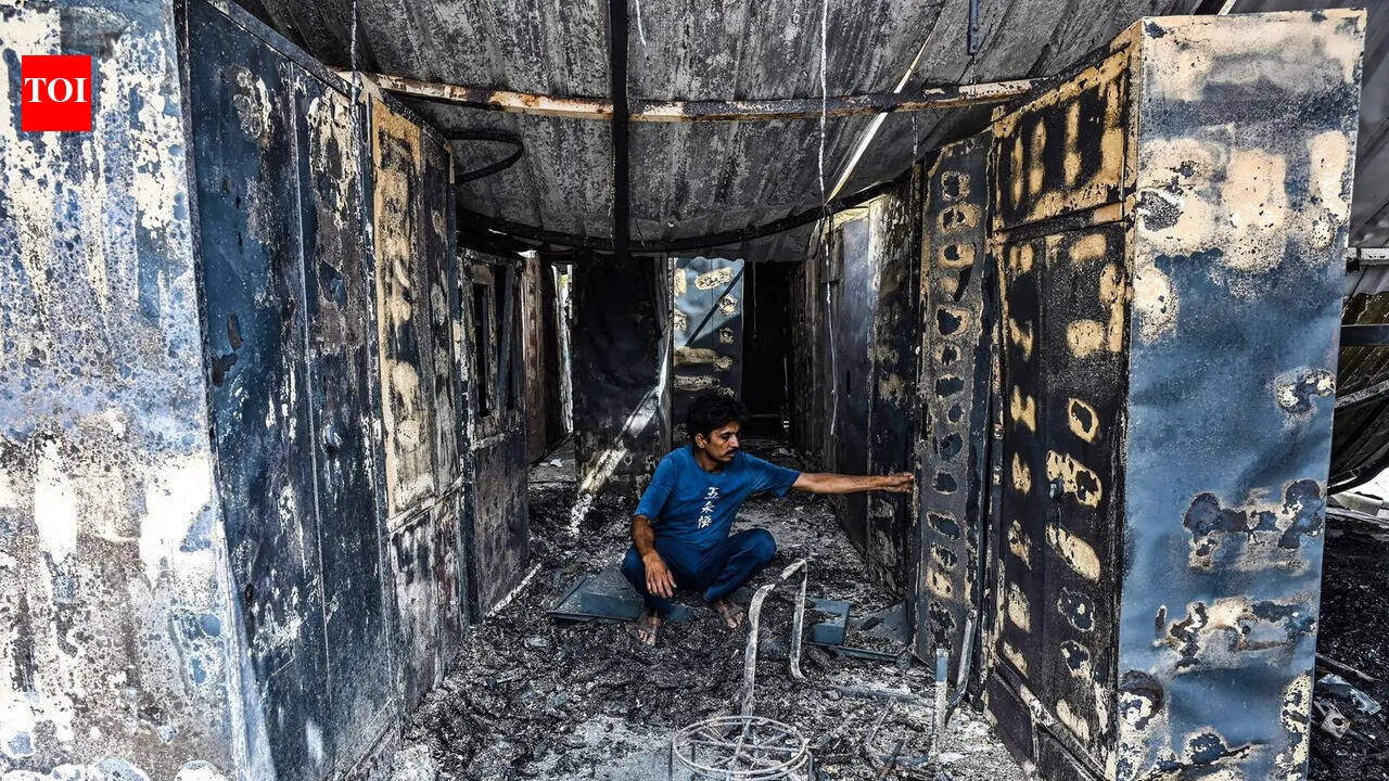Fire guts Shastri Park furniture market, tenders pelted with stones over response time
