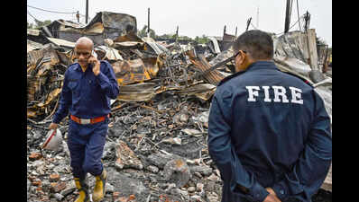 Fire guts Shastri Park furniture market, tenders pelted with stones over response time