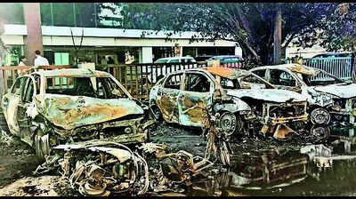Tailor held for setting vehicles on fire during Noida workers’ protest