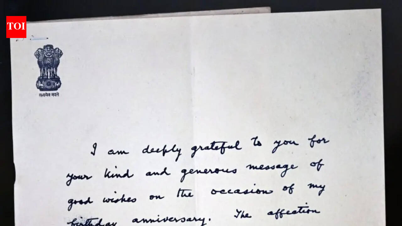 A grandson discovers his freedom fighter grandfather through letters