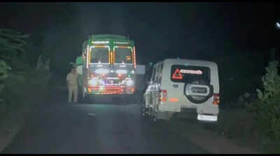 Police foil river sand smuggling bid, seize truck